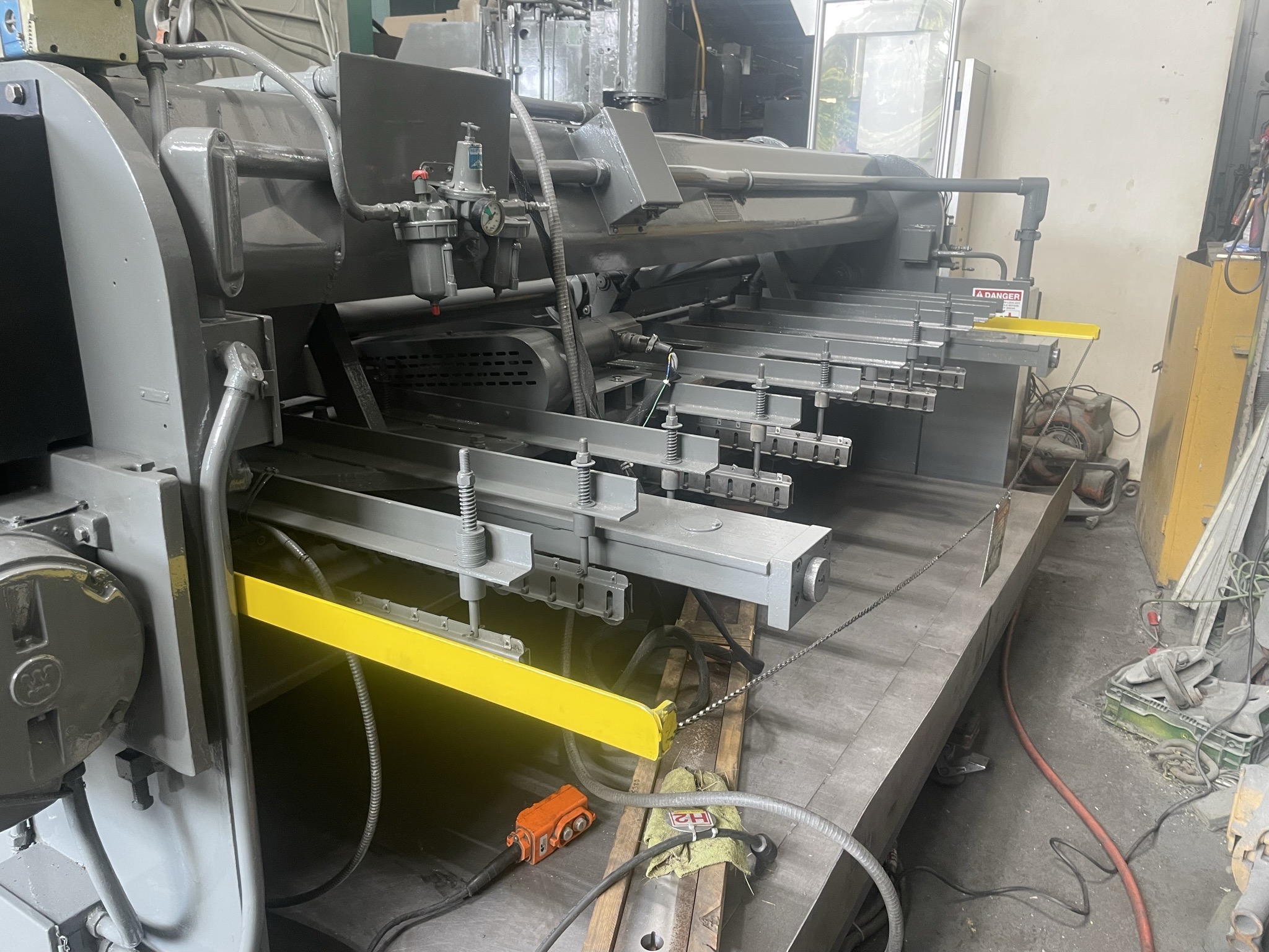 10 Gauge X 10' Cincinnati Model 1010  Mechanical Power Squaring Shear 
